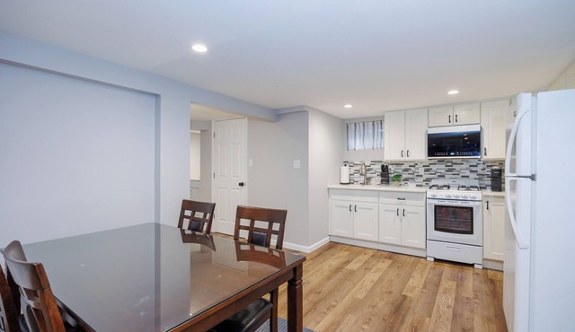 Charming 1-bedroom apt with WiFi, AC in soothing Seaford
