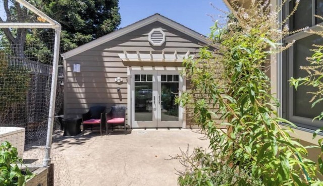 Charming 1-bedroom cottage with WiFi, AC in tranquil San Carlos