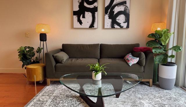 Charming 2-bedroom condo with Golden Gate and Bay Bridge View in Emeryville