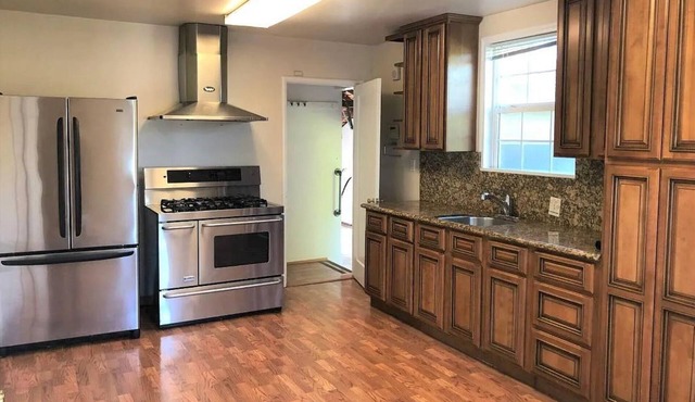 Charming 2-bedroom house in beautiful San Mateo perfect for relaxing