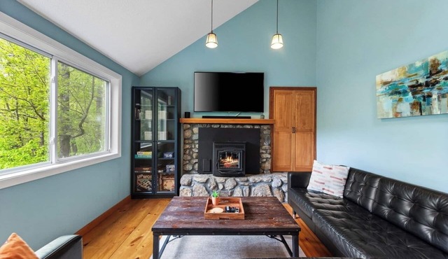Charming 2-bedroom house in Waterville Estates-sleeps 8!