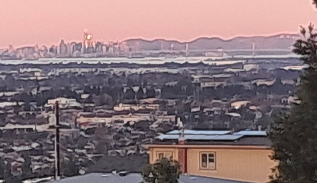 Charming 2-bedroom apartment with great view of San Francisco and Bay Area