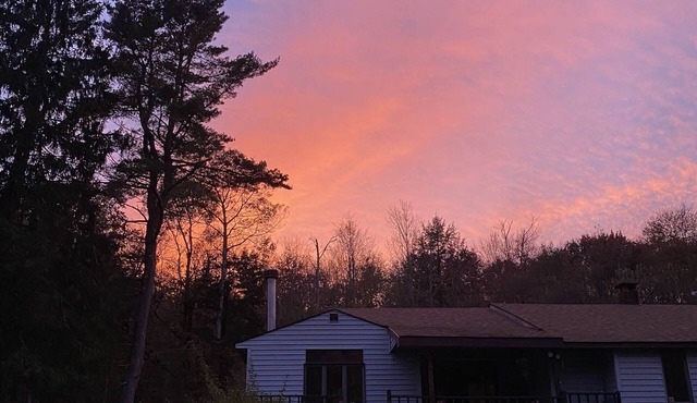 Charming 3-bedroom cottage in Roscoe for a relaxing Catskills stay