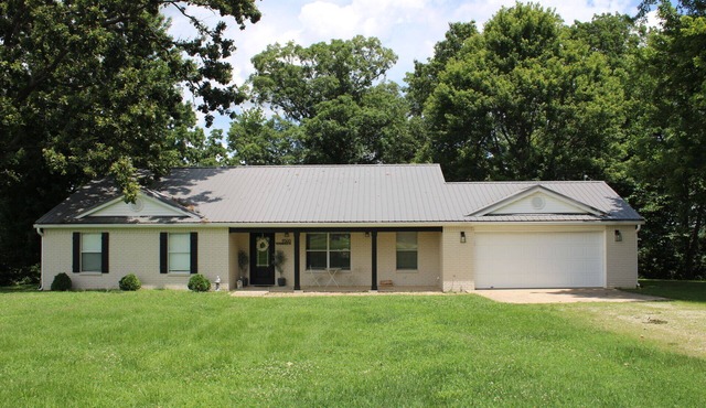 Charming 3-bedroom retreat near Bentonville and XNA
