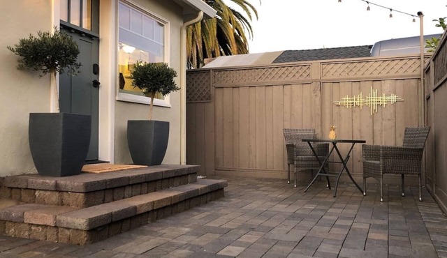 Charming Courtyard Cottage | Private Patio | Fire Table | BBQ