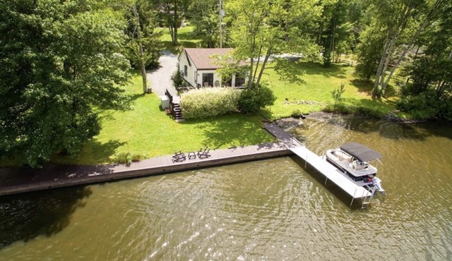 Charming Lake Front Cottage