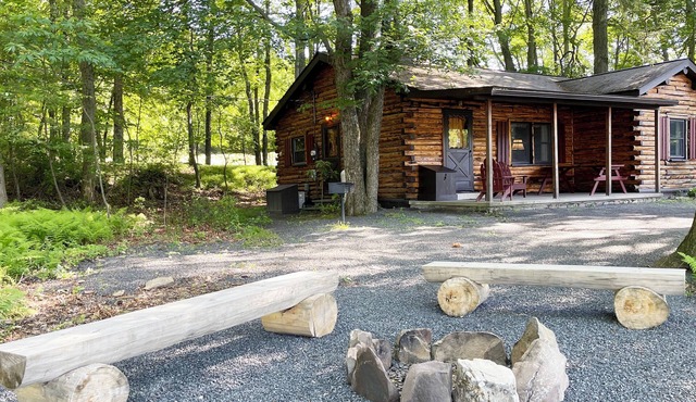 Charming Lake Front Log Cabin