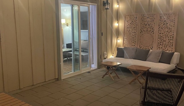 Charming NEW studio with AC and private yard in tranquil Sebastopol
