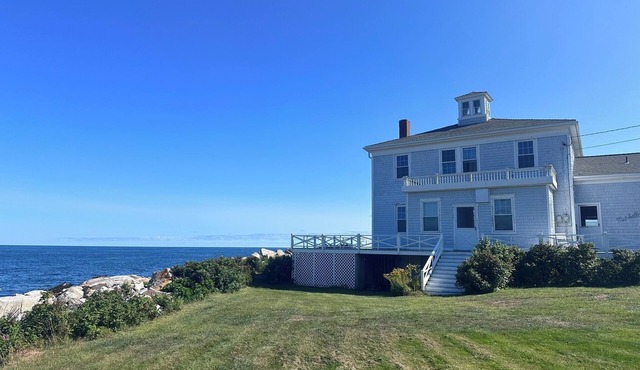 Charming oceanfront retreat, where time slows down and memories are made. in Biddeford