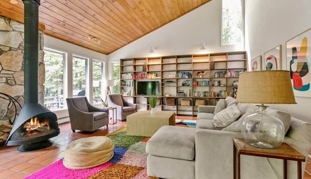 Charming Quiet Family Friendly Home Close To Town