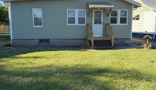 Charming recently renovated house with AC, WiFi, in The Ashtabula Harbor in Ashtabula
