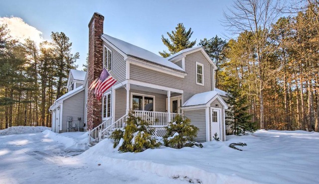 Charming Retreat ~ 1 Mi to Ossipee Lake Marina!