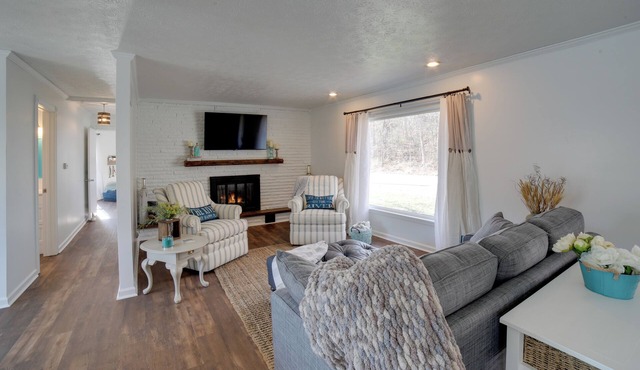 Charming Riverfront Retreat in Monticello! in Monticello