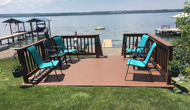 Charming Waterfront Cottage on Beautiful Seneca Lake - Lakefront Bliss ! in Romulus