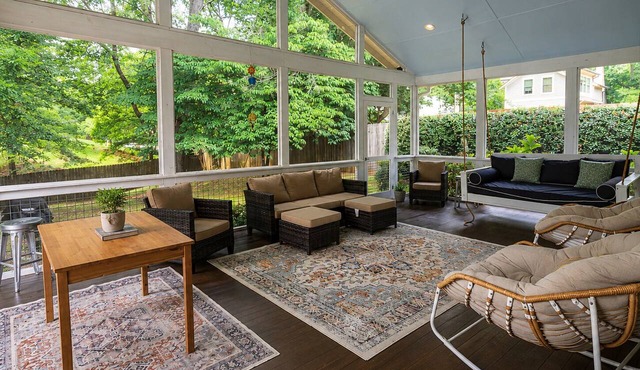 Charming Westside Bungalow w/Spacious Screened Porch in Atlanta