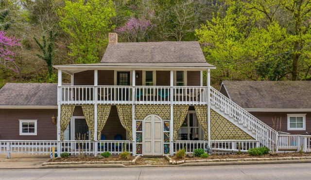 Chateau Cottage - Entire Chateau