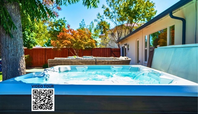 Cheerful 3BR - Bar, Jacuzzi & Kids Treehouse