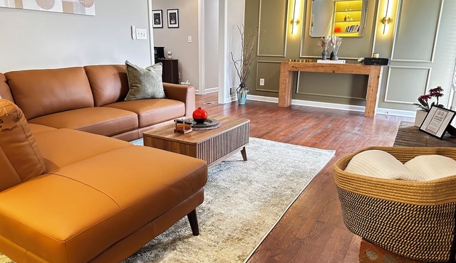 Chic Digs - Sleeps 6! World Cup HQ! Minutes to Battery/Truist, Benz & Aquarium!