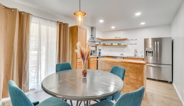 Chic Farmhouse, 3Mi to Lake-pet Friendly & Golfing