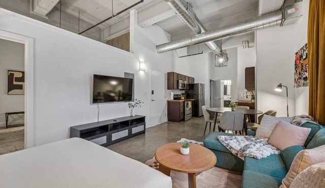 Chic Loft | Free Parking, Gym, Game Room