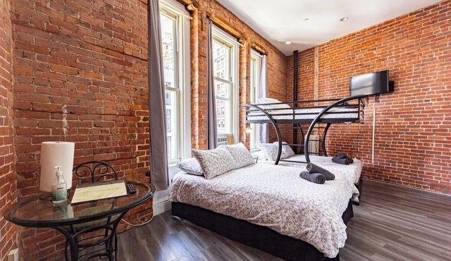 Chic STUDIO with WiFi near Empire State Building