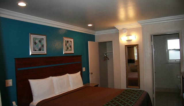 Civic Center Lodge