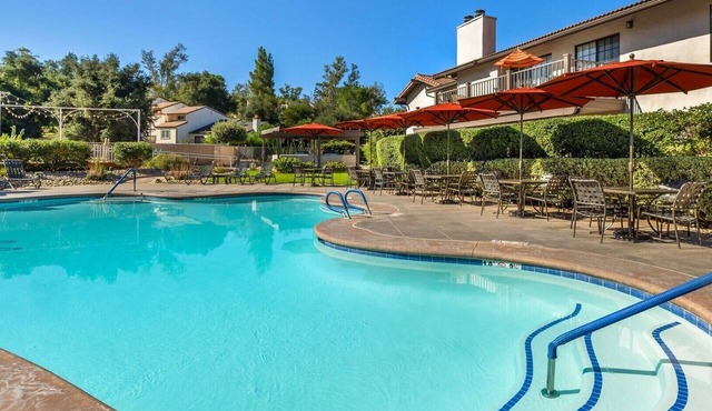 Coffee, Fireplaces & Mountain Air | 2BR Escape