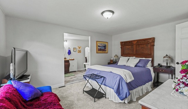 Comfortable, Convenient Ranch Retreat in Florence