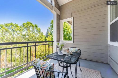 Contemporary one big bedroom in the Palo Alto area, close to Stanford, CA, a nice & relaxing place