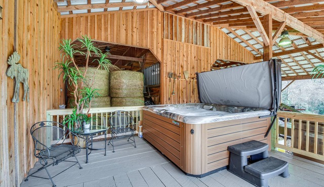 Converted Barn Couple's Oasis Near Tallulah Gorge in Clarkesville