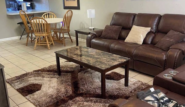 Cozy 2 Bedroom - 1.5 Bath Apartment - Bryant 2