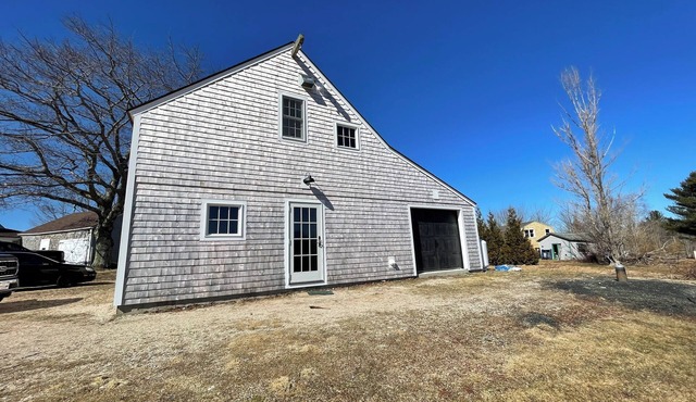 Cozy, 2-bedroom barn in peaceful Brooksville