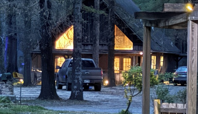 Cozy 2-bedroom cabin in the woods near The White River