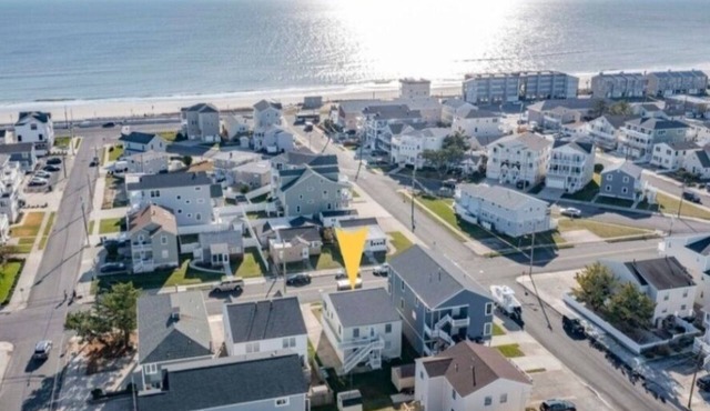 Cozy and quiet beach 1st floor condo just steps from the beach! in Brigantine