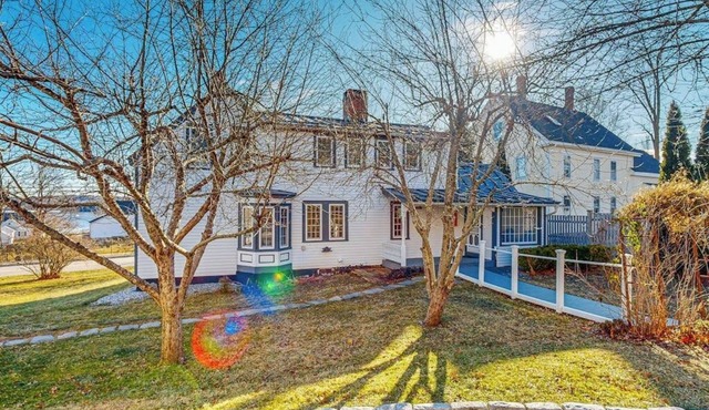 Cozy apartment near the river: walk to town & local attractions