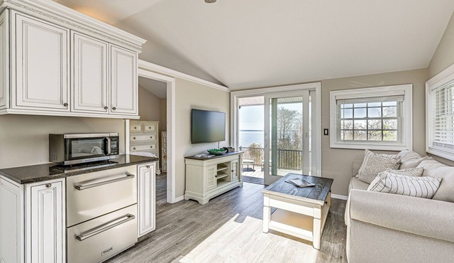 Cozy Baiting Hollow Bungalow: Views, Walk to Beach