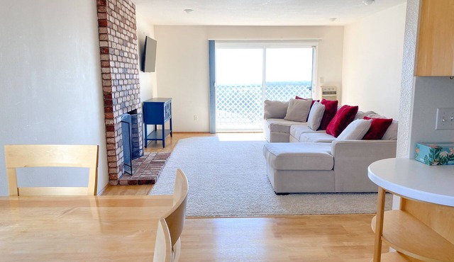 Cozy Condo With Bay Views