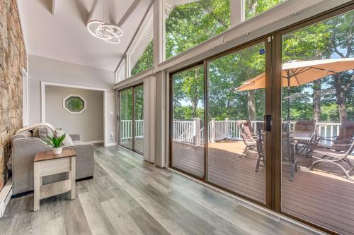Cozy Long Pond Winter Retreat: Waterfront Gem!