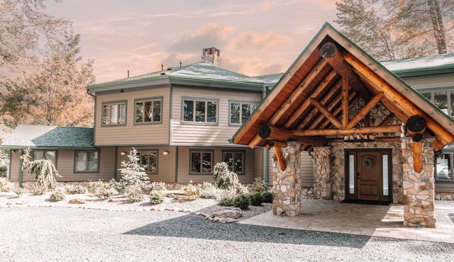 Cozy & Luxurious Lake House on 450 Acres of Land