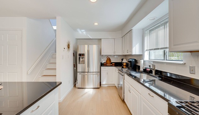 Cozy New York Escape w/Hot Tub, Sauna & Deck!