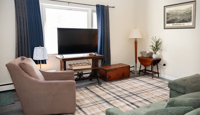 Cozy Pleasant St Apartment in Downtown Middlebury!
