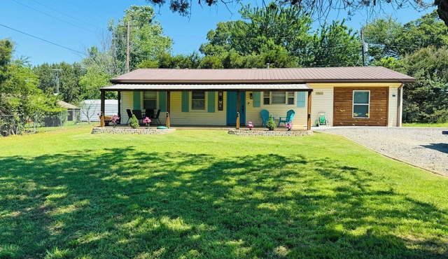 Cozy Ranch Style Home - Minutes from the Lake, with boat parking!