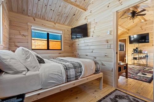 Cozy ski cabin #1, Hot Tub , 2 bedroom