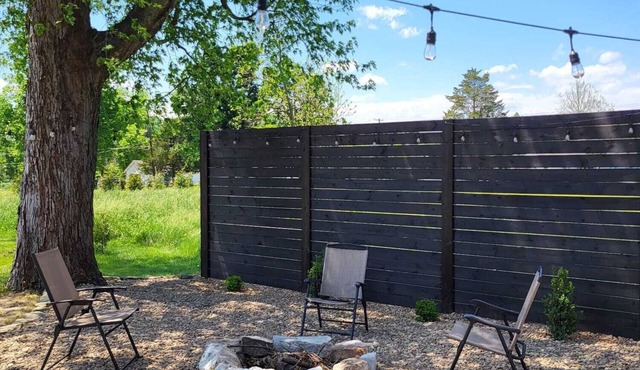 Cozy stay in Bernville with out door fire pit area