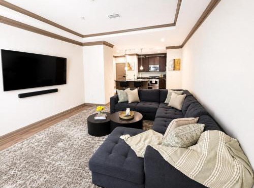 Cozy stay with gym & pool access Relax here!