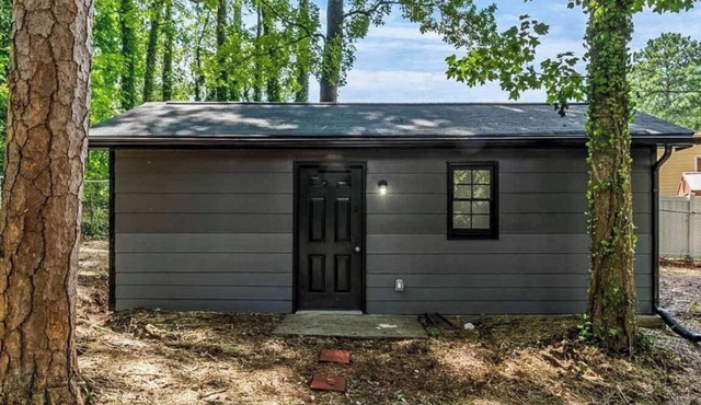 Cozy studio in awesome Atlanta with WiFi, AC