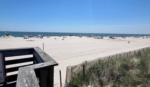 Cozy studio with WiFi and AC in the fabulous west end of Long Beach New York