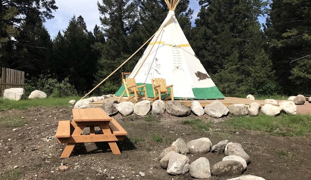 Cozy Tipi with Bunk Bed and Resort Amenities near Hall, Montana