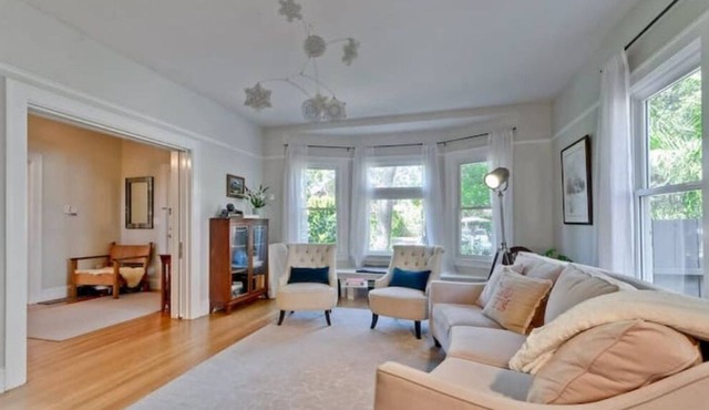 Craftsman, Palo Alto 4-5 bedrooms, 3 full baths.