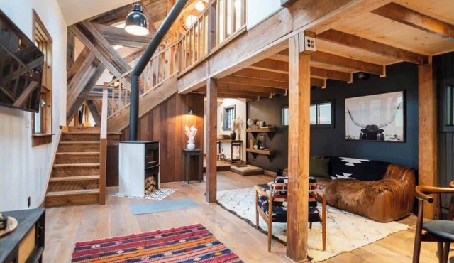 Creekside Cabin with Hot Tub & Wood-Burning Stove